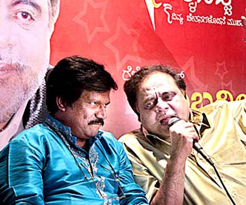 (From left) Director Nagabharana with Ambarish | EPS