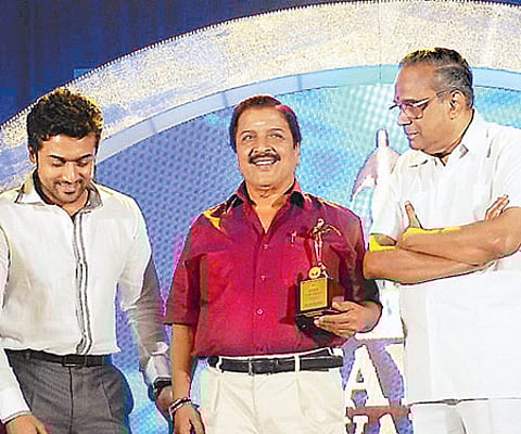 Sivakumar (centre) receives the Lifetime Achievement Award