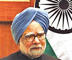 (From left) Tamil Nadu CM J Jayalalithaa, Prime Minister Manmohan Singh, Kerala CM Oommen Chandy