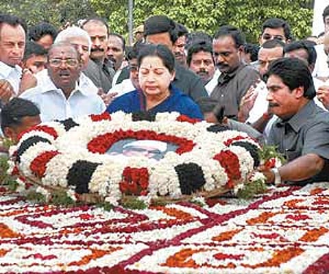 Chief Minister J Jayalalithaa paying floral tributes to MGR, her mentor and the founder of AIADMK, on the occasion of his death anniversary | EPS