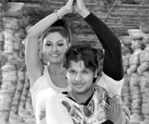 Deepak Kumar and Koel Banerjee in Mana Mora Prajapati