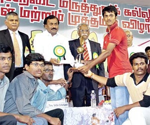 Mayor Saidai Duraisamy distributing prizes to students during the Madras Veterinary College Hostel Day | Martin Louis