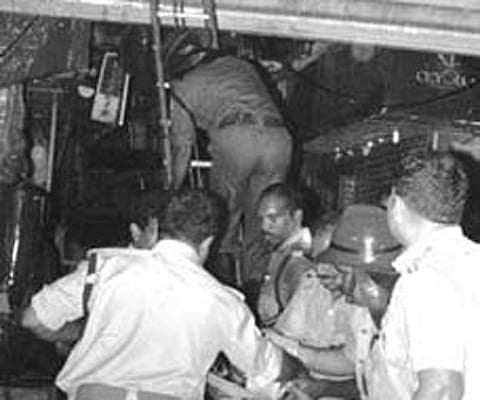 A still from Kadhalil Sodhapuvadhu Yeppadi