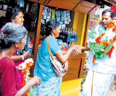 UDF candidate Anoop Jacob meeting women voters