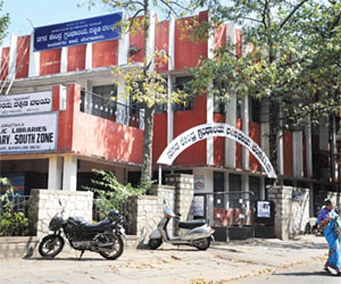 (Top) City Central Public Library in Jayanagar; (Above) Readers browsing newspapers in the library | NAGARAJA GADEKAL