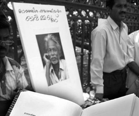 Dr Amer Shaikh demonstrating the method of using TULIP Airway