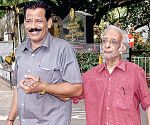 JOKES APART: Yesteryear comedian ‘Loose’ Mohan (R) comes out of the police commissioner’s office in the city | P Jawahar