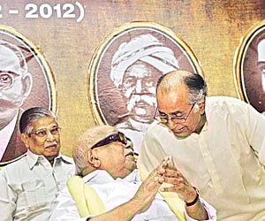 back to the roots: DMK chief M Karunanidhi interacts with Justice S Mohan at a function to mark the beginning of the Dravidian Movement’s centenary.