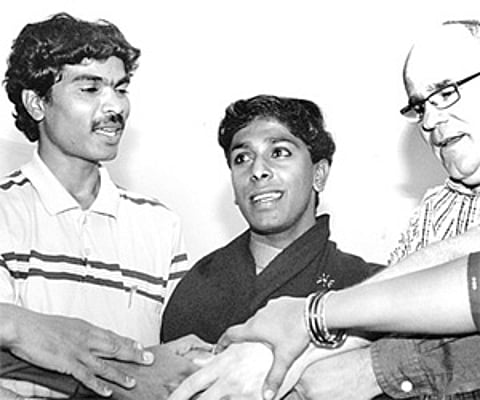 Former BBC journalist and author Daniel Lak interacting with the members of sexual minority community at a media workshop on Pehchan project | Express