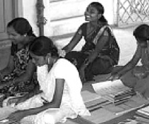 A still from the song Pyarge Aagbittaite