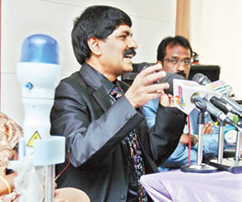 Dr T Kamaraj explained how the ED 1000 works.