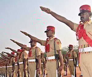 The 19th batch of the newly recruited police constables taking oath during the passing out parade in Puducherry | G Pattabiraman