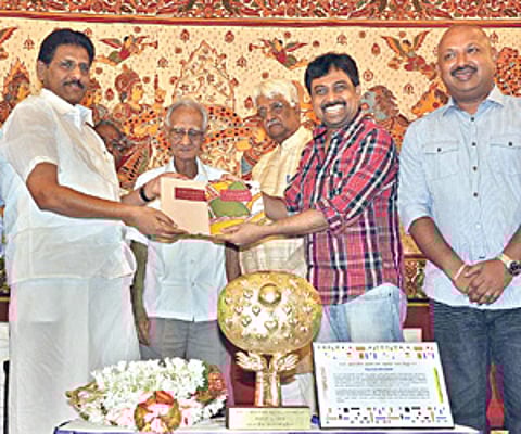 Director Lingusamy releasing the book — Kalamkari by Jd and Jery.