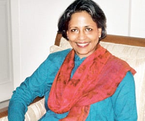 P K Sekar Babu (second from right) greets Chief Minister M Karunanidhi as Deputy Chief Minister M K Stalin looks on.