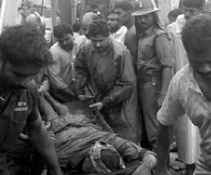 Rescue workers taking out the bodies of labourers who were trapped under the concrete wall which collapsed at a stone crushing unit in Kilinakkodu nea