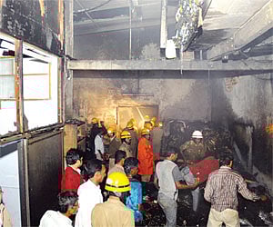 Fire at a shop in Yelahanka on Sunday in Bangalore (ENS)