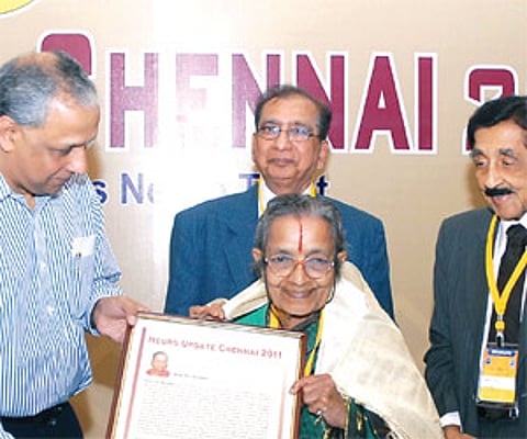 Manoj Kumar Sonthalia, chairman and MD of The New Indian Express Group felicitating Prof T S Kanaka, with the Lifetime Achievement Award in the city.