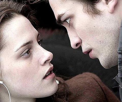 Kristen Stewart, Robert Pattinson in 'Twilight' series (Pic: Sampurn Pix).