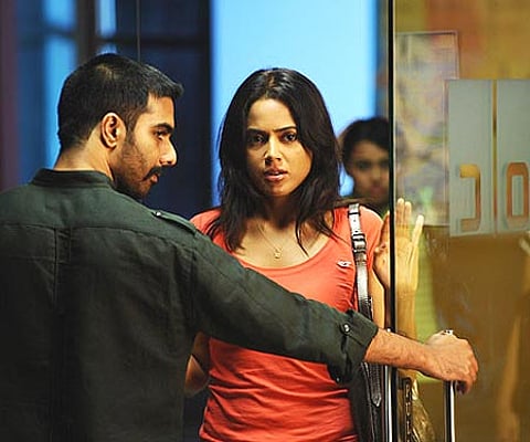 The poster of 'Nadunisi Naaygal'.