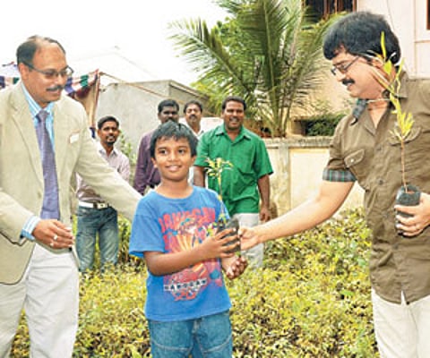 Actor Vivek to plant 10 lakh saplings