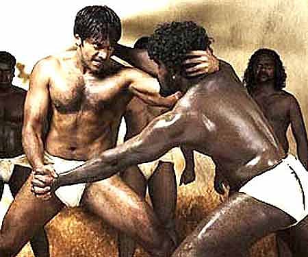 Stills from 'Madrasapattinam' (Pics: ENS)