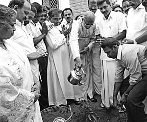Archbishop Mar George Alenchery inaugurating the Haritha Bhavanam Project on the Angamaly St George Basilica campus on Sunday