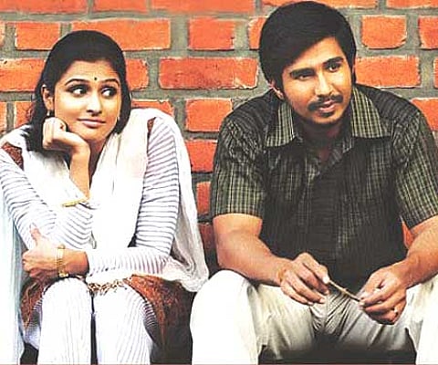 The poster of 'Kullanari Koottam'.