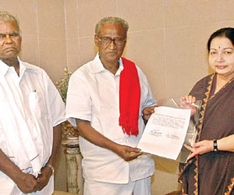 AIADMK general secretary J Jayalalithaa, CPI State secretary D Pandian and veteran leader Nallakannu with the seat-sharing pact - Express