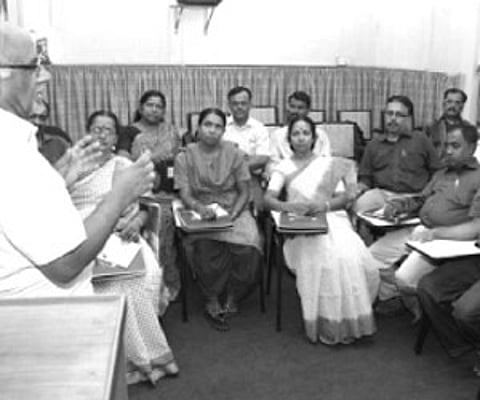 G M Shirahatti, Station Director AIR/Doordarshan, Bangalore, handling a session at the workshop on ‘Re-discovering radio drama’ at AIR, Vazhuthacaud o