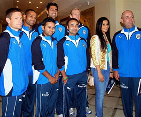 Deccan Chargers co-owner Gayatri Reddy along with team coach Darren Lehmann and players (PTI photo)