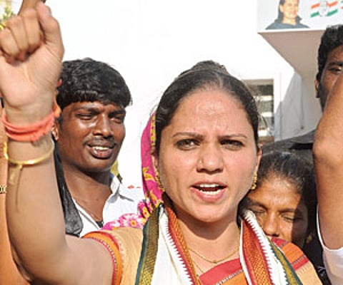 Hazeena Syed speaks to mediapersons outside Sathyamurthi Bhavan in Chennai - P Anand Kumar