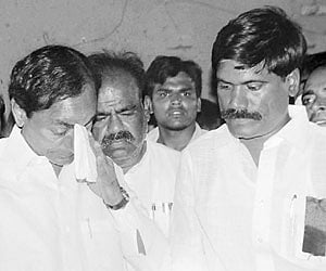 TRS chief K Chandrasekhar Rao breaks down at the residence of Kothapalli Jayashankar in Warangal on Tuesday. The TRS chief rushed to the place soon af