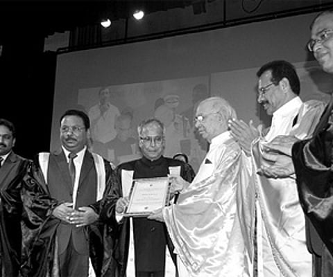 Governor Hans Raj Bhardwaj with Union Finance Minister Pranab Mukherjee at the 11th VTU annual convocation in Belgaum on Sunday | Express Photo