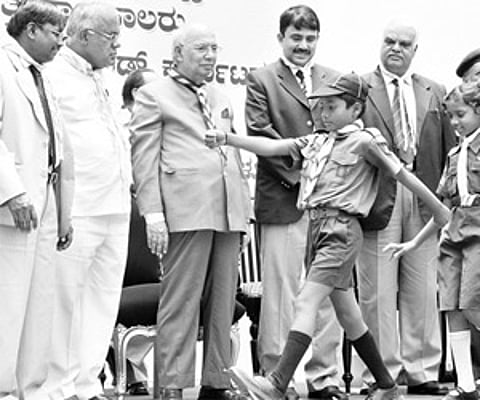 The Cubs and Bulbuls walk away with pride after receiving awards from Hansraj Bhardwaj, Governor of Karnataka