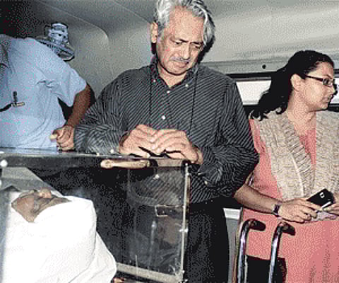 Girish Kasaravalli grieves over the body of Vaishali at their residence in Bangalore.