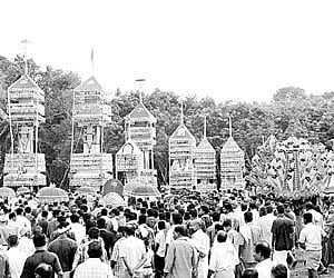 Kettukazhcha held as part of the Uthram festival at Vettoor Sree Ayiravillan temple near Pathanamthitta on Thursday