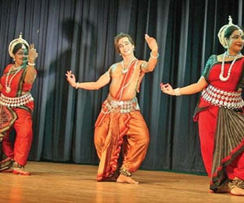 Artistes performing at the function organised on the eighth death anniversary of Guru Kelucharan Mohapatra in Bhubaneswar | EPS