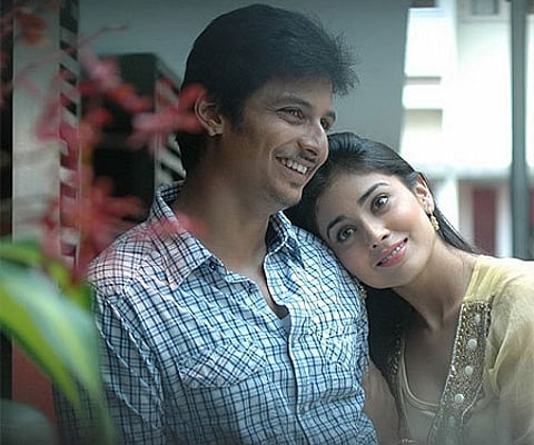 The poster of 'Rowthiram'.