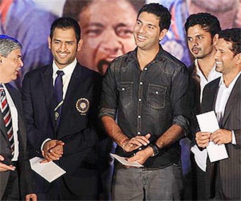 BCCI President Shashank Manohar chats with MS Dhoni, Yuvraj Singh, S. Sreesanth, and Sachin Tendulkar during the BCCI Awards ceremony. AP
