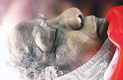 Thilakan leaves throne empty