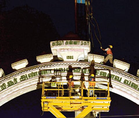 Officials weigh Anna Arch options