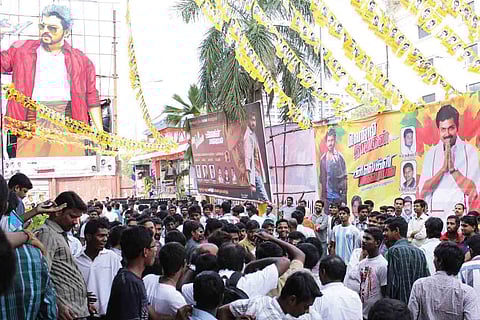 Alex Pandian draws Rajini fans to theatres