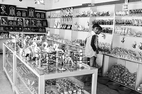 Abandoned by government, Nirmal craftsmen turn farm labourers