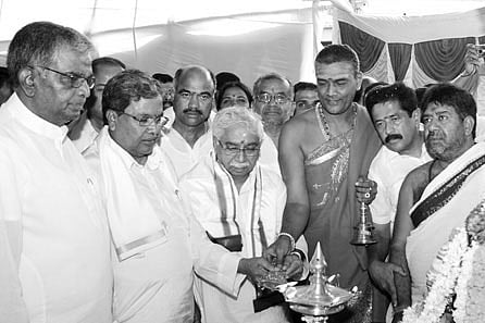 Dasara inauguration gets a political touch