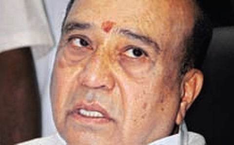 Shankar Rao gives scare to Congress in State Assembly