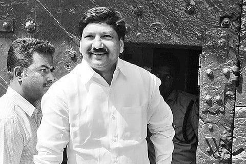 Congress MLA meets Jagan at prison
