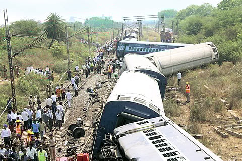 1 dead, 33 hurt as 12 bogies of Express derail near Arakkonam