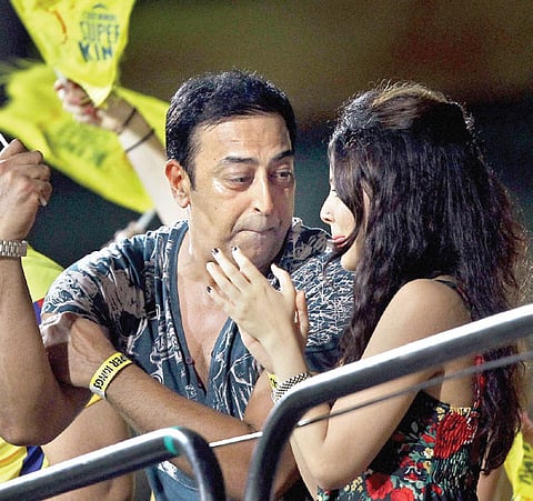 How did Vindu manage to get hold of VVIP arena pass?