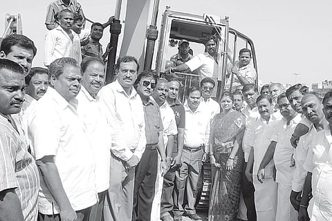 Desilting of British era Robinson Pond kicks off