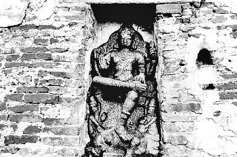 The lost temple of a lonely divinity